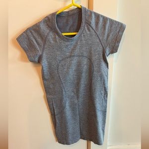 Lululemon swiftly tech tee size 4